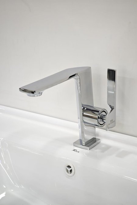 حنفية مغسلة كروم بتصميم هندسي فاخر